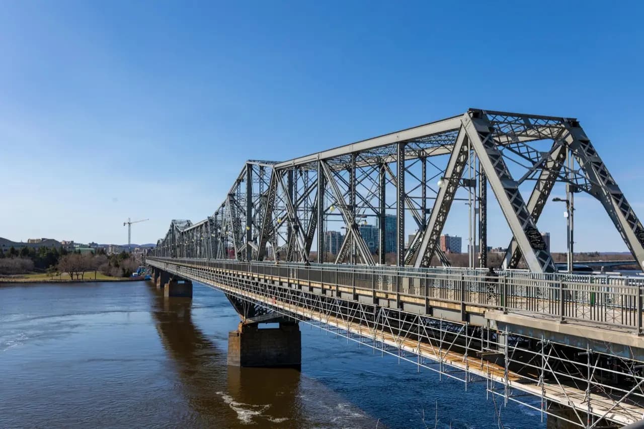 Alexandra Bridge over the Ottawa River connecting Gatineau, Quebec to Ottawa — lawn care service area